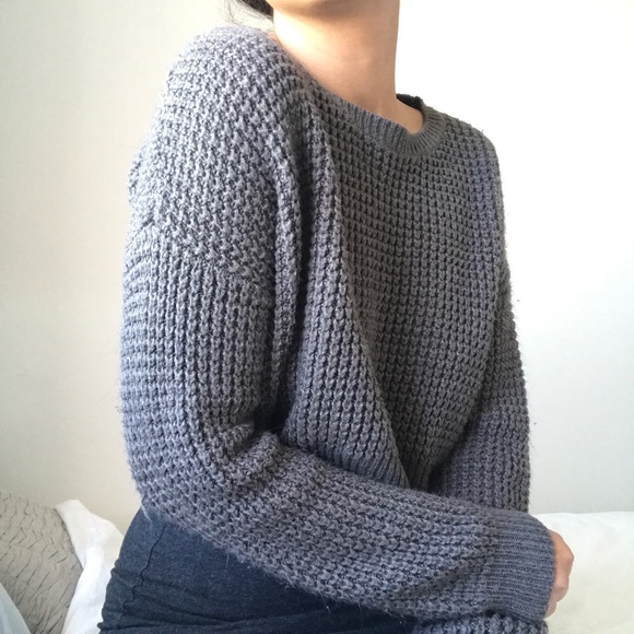 3/25 Forever 21 Grey Cropped Knit Sweater - Picture 3 of 8